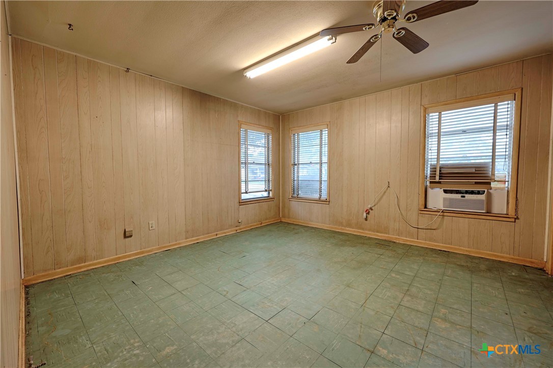 200 Young Street Property Photo 18