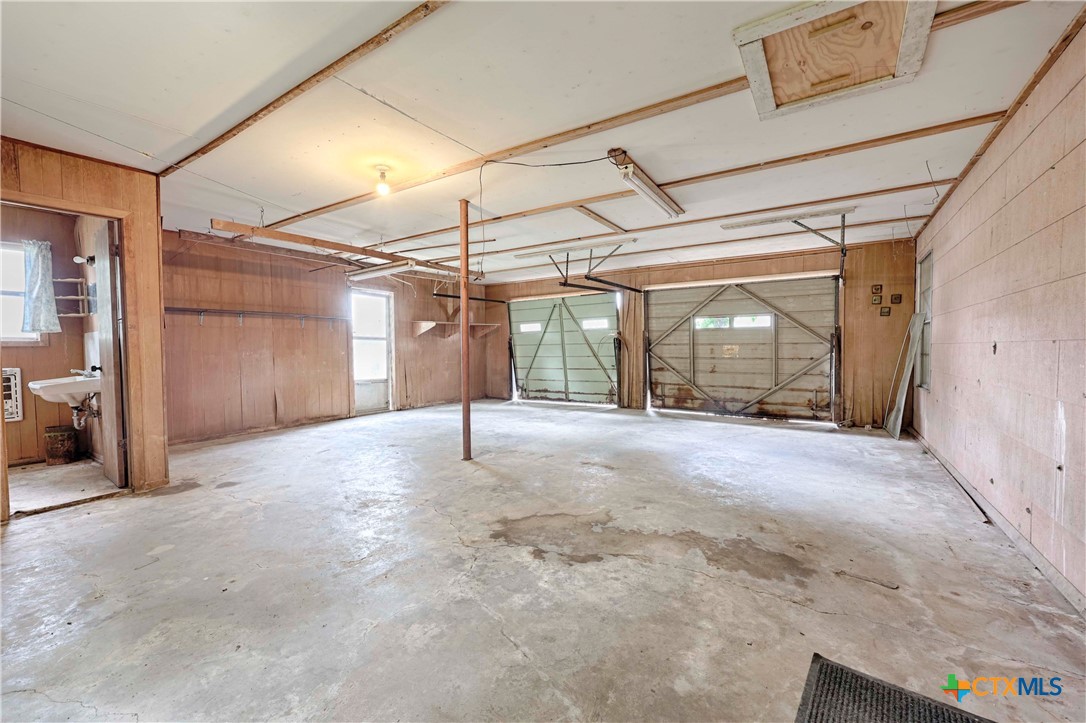 200 Young Street Property Photo 23