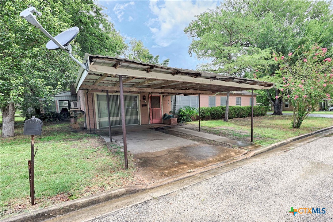 200 Young Street Property Photo 26