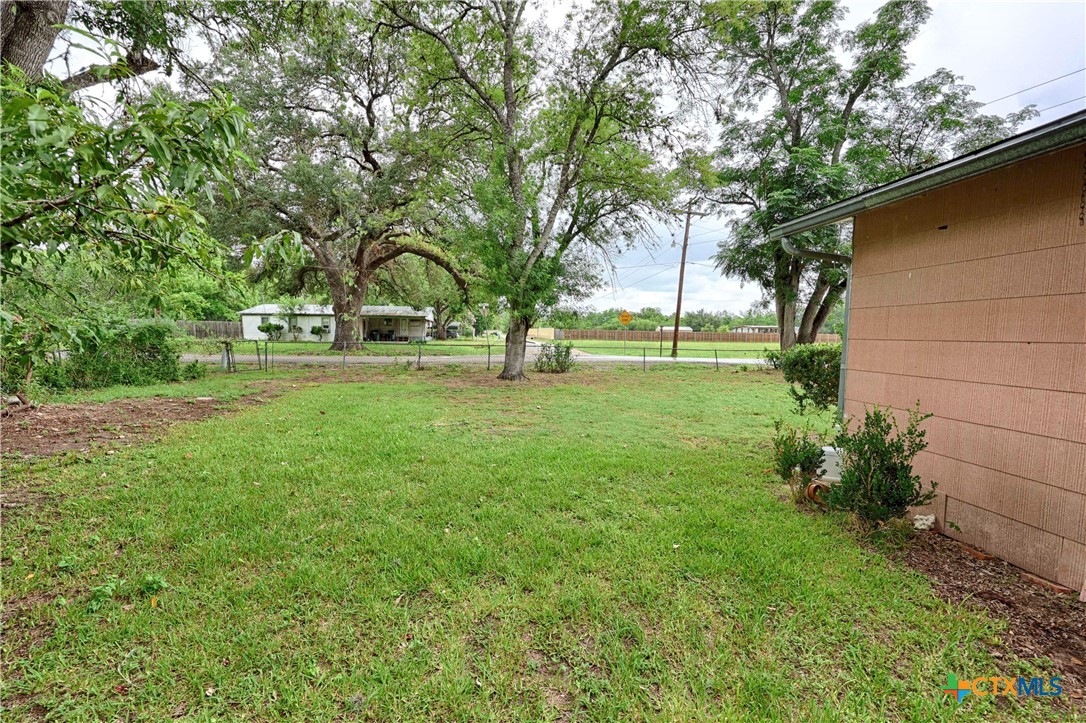 200 Young Street Property Photo 30