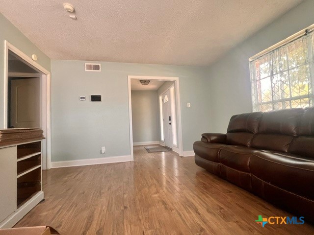 3303 Lake Charles Avenue Property Photo 5