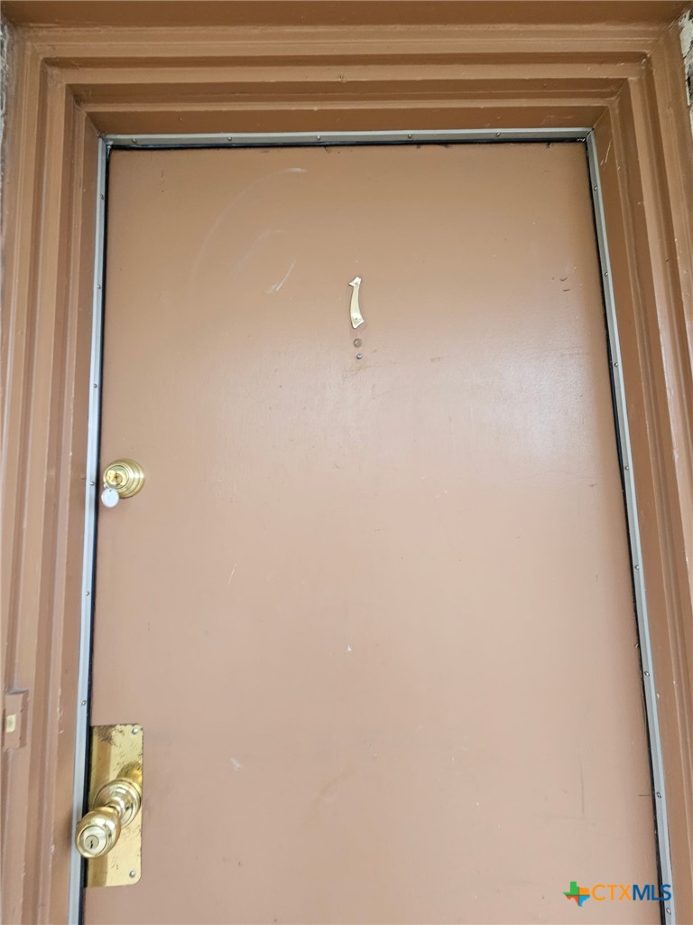 102 E Avenue A 1 Property Photo 4