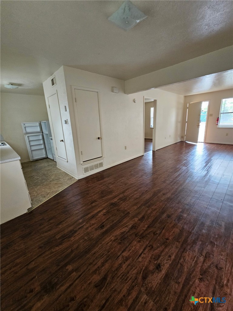 102 E Avenue A 1 Property Photo 5