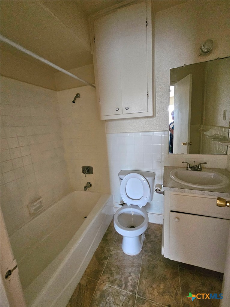 102 E Avenue A 1 Property Photo 12