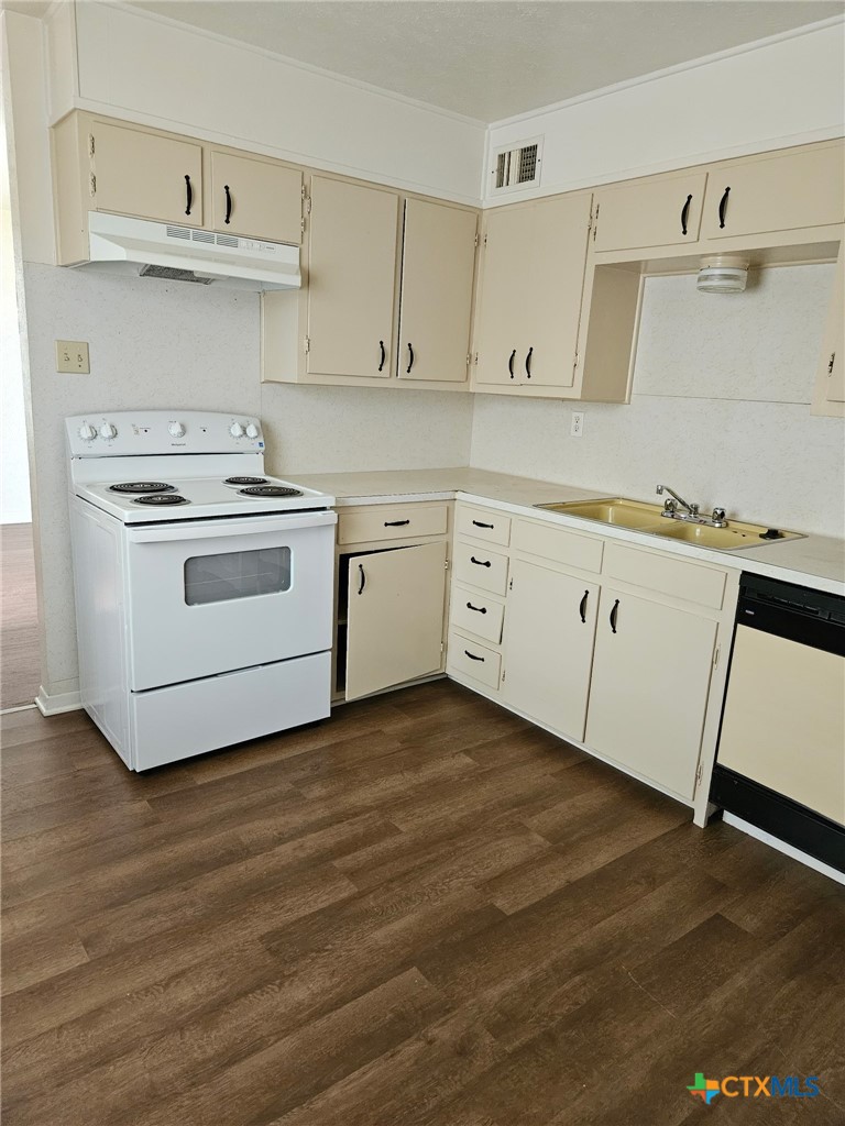 102 E Avenue A 6 Property Photo 4