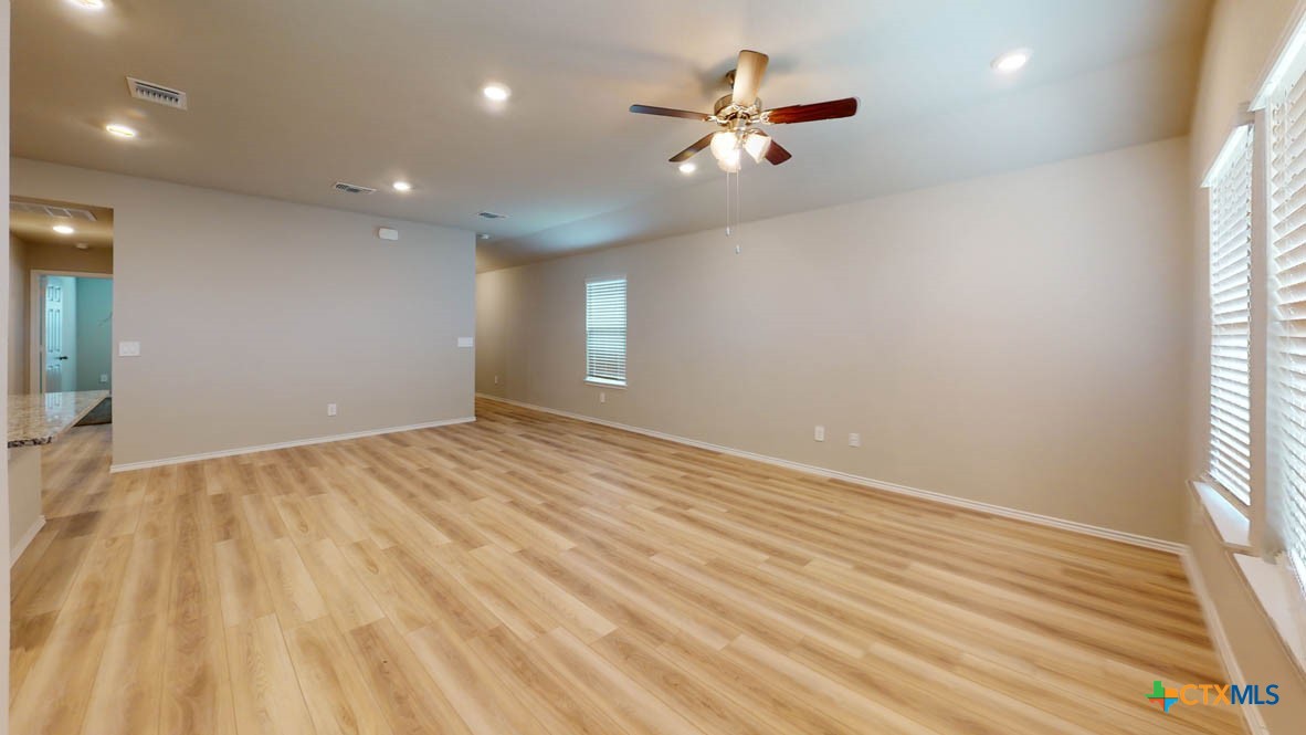 573 Hector Loop Property Photo 11