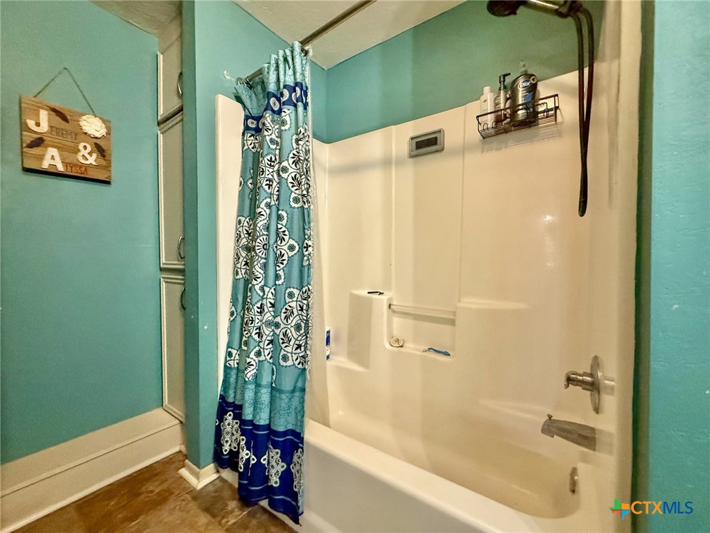 203 W Koether Street Property Photo 23
