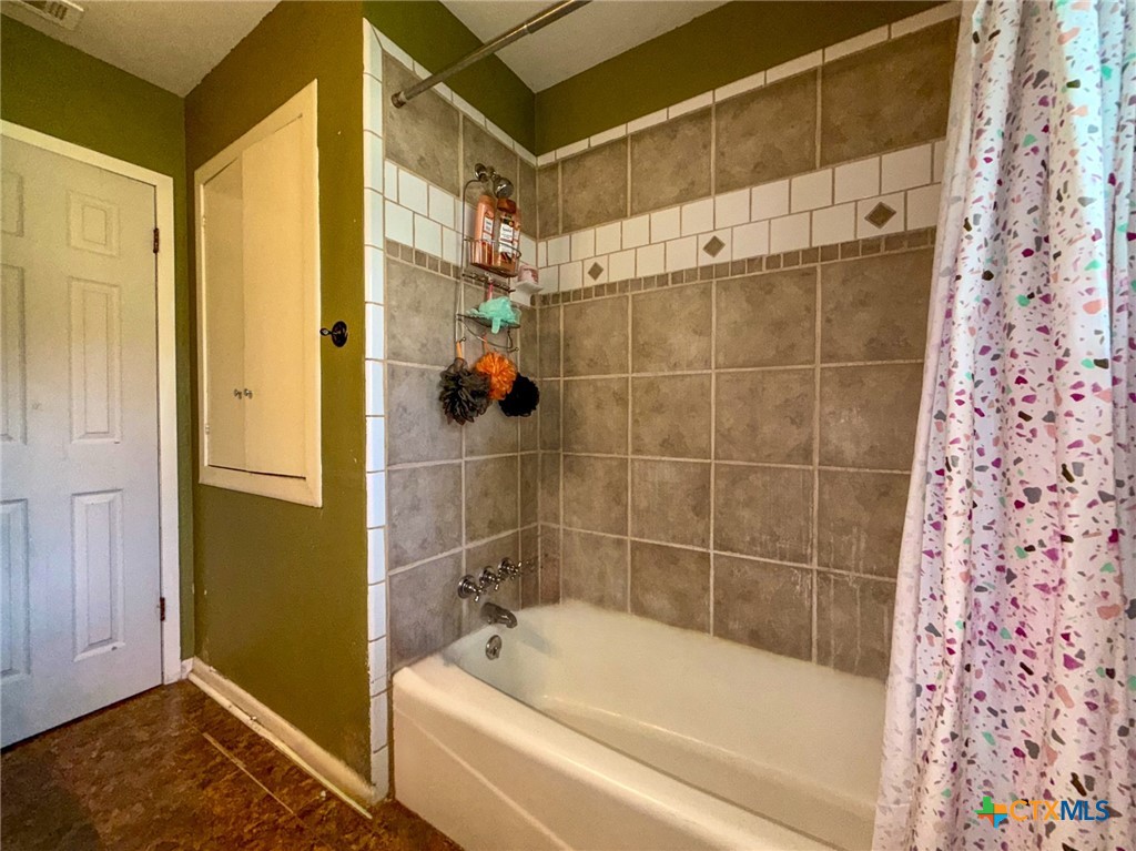 203 W Koether Street Property Photo 29