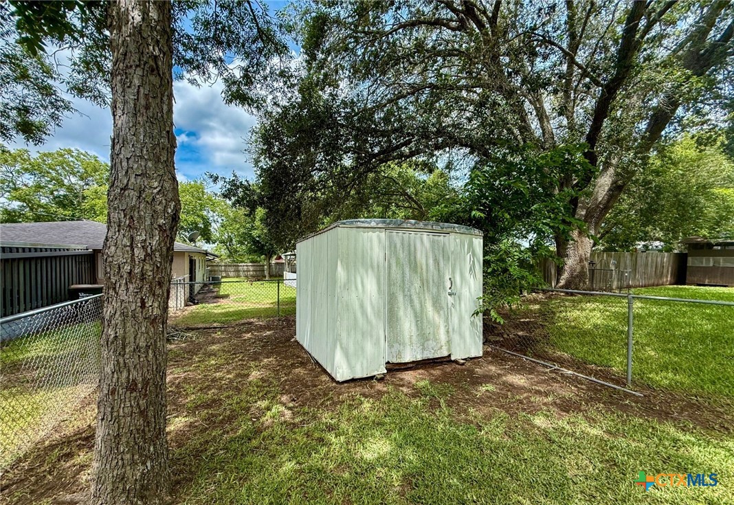 203 W Koether Street Property Photo 38