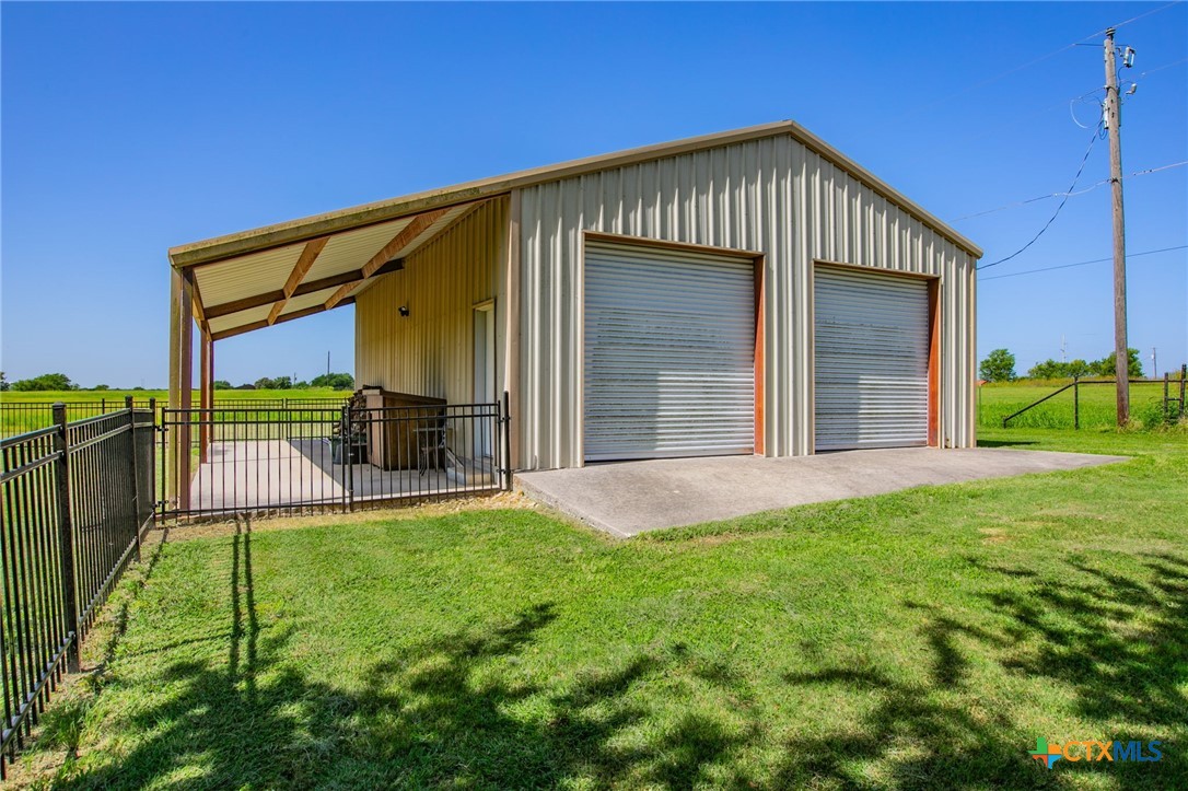 10941 Moffat Road Property Photo 3