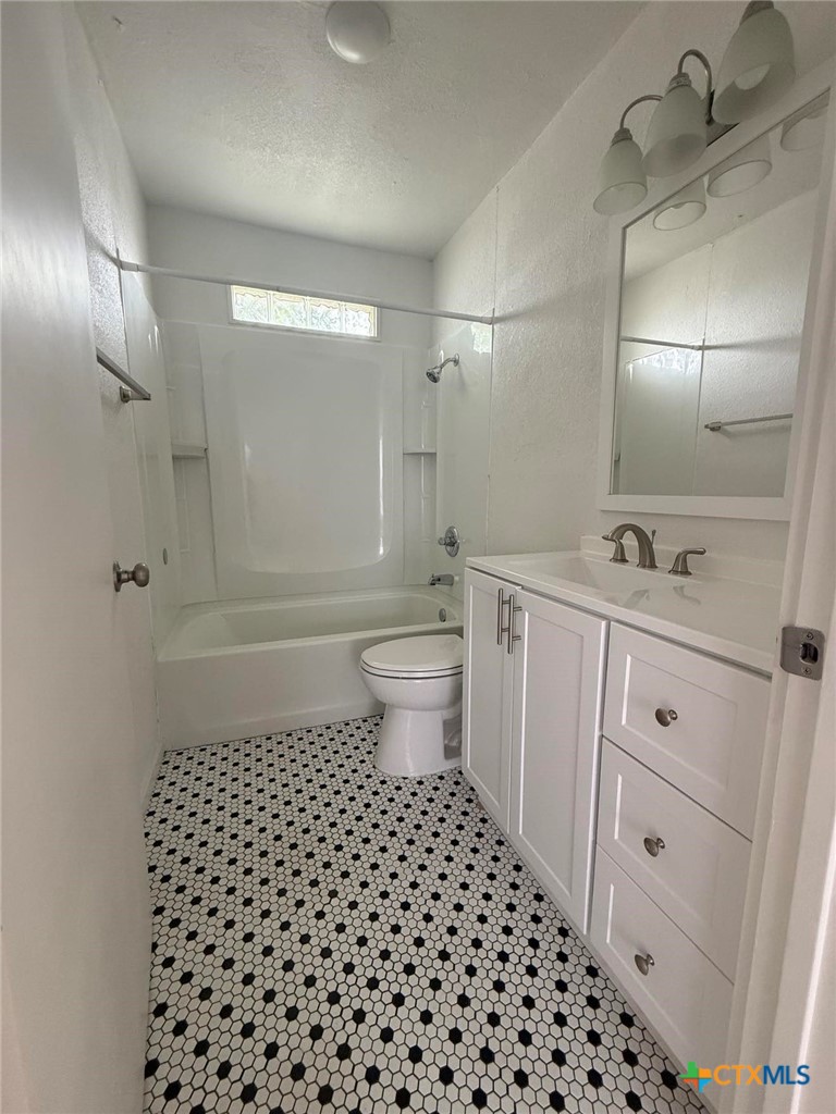 620 W Avenue B Property Photo 7