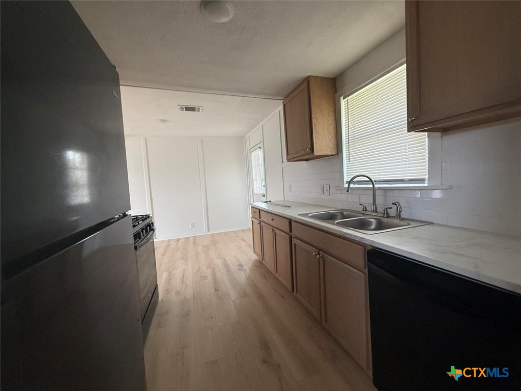 620 W Avenue B Property Photo 9