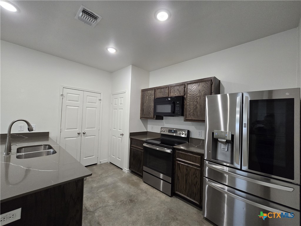 2318 Zanoletti Drive B Property Photo 8