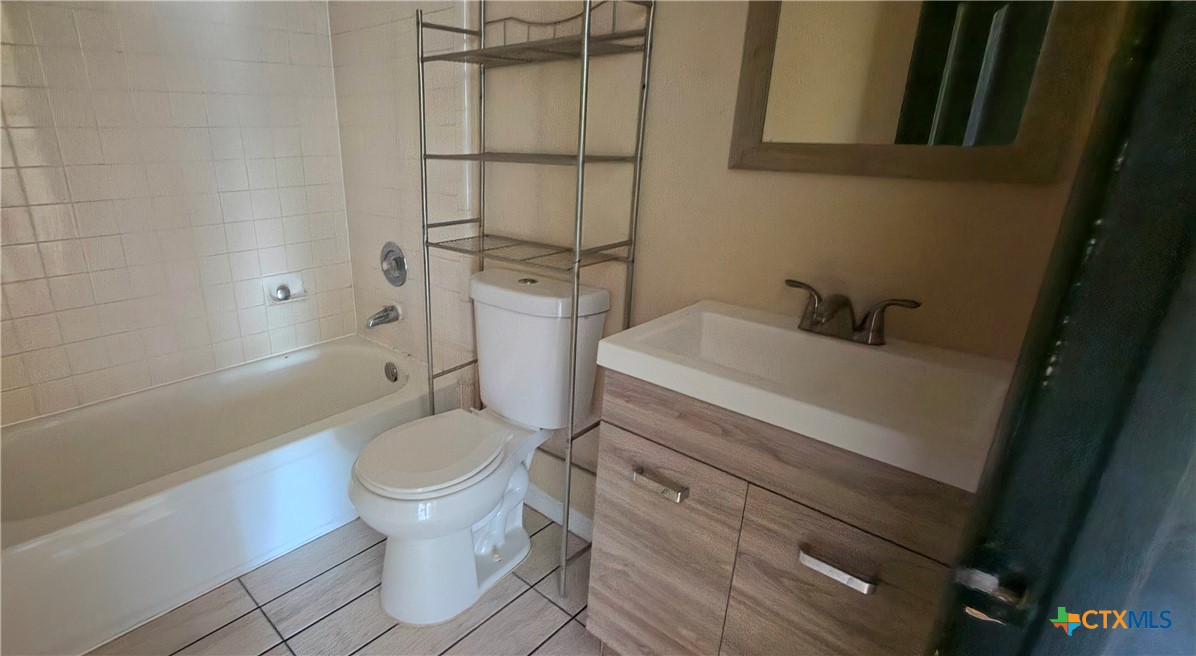 1802 Windward Drive C Property Photo 5