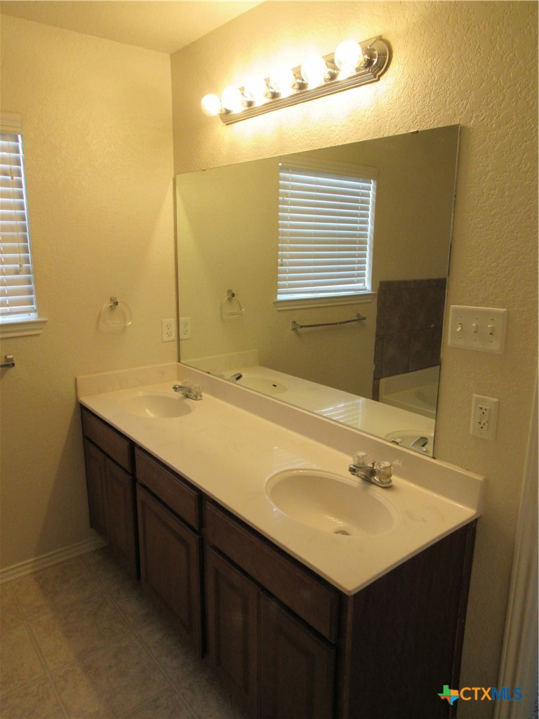 2911 Bastion Loop Property Photo 10