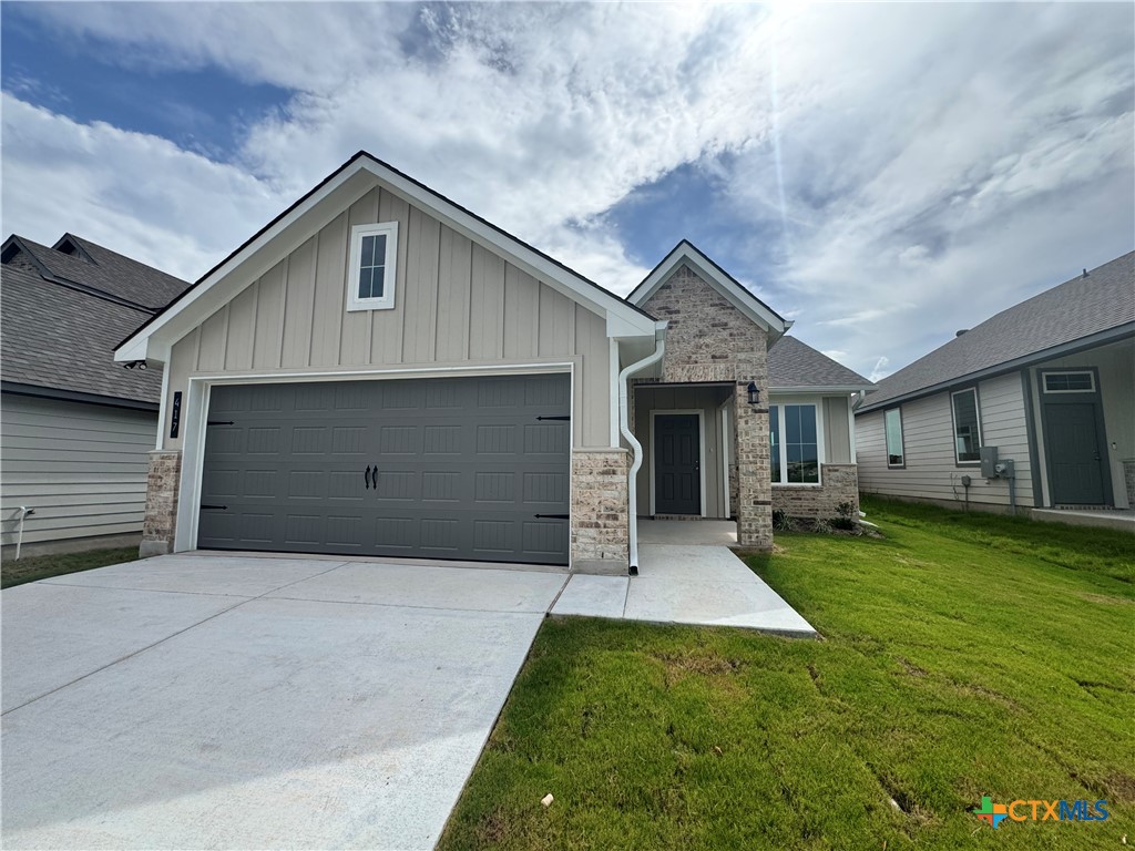 417 Presley Drive Property Photo 1