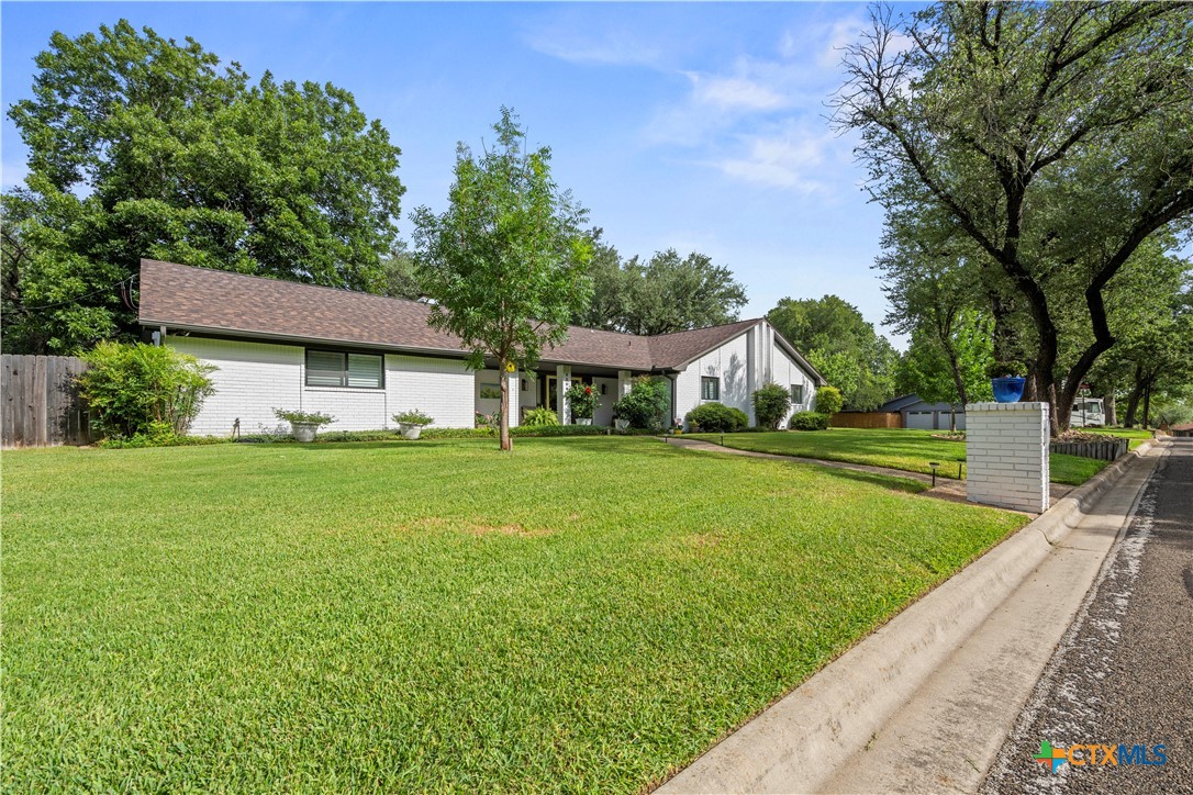 2200 Antelope Trail Property Photo 2