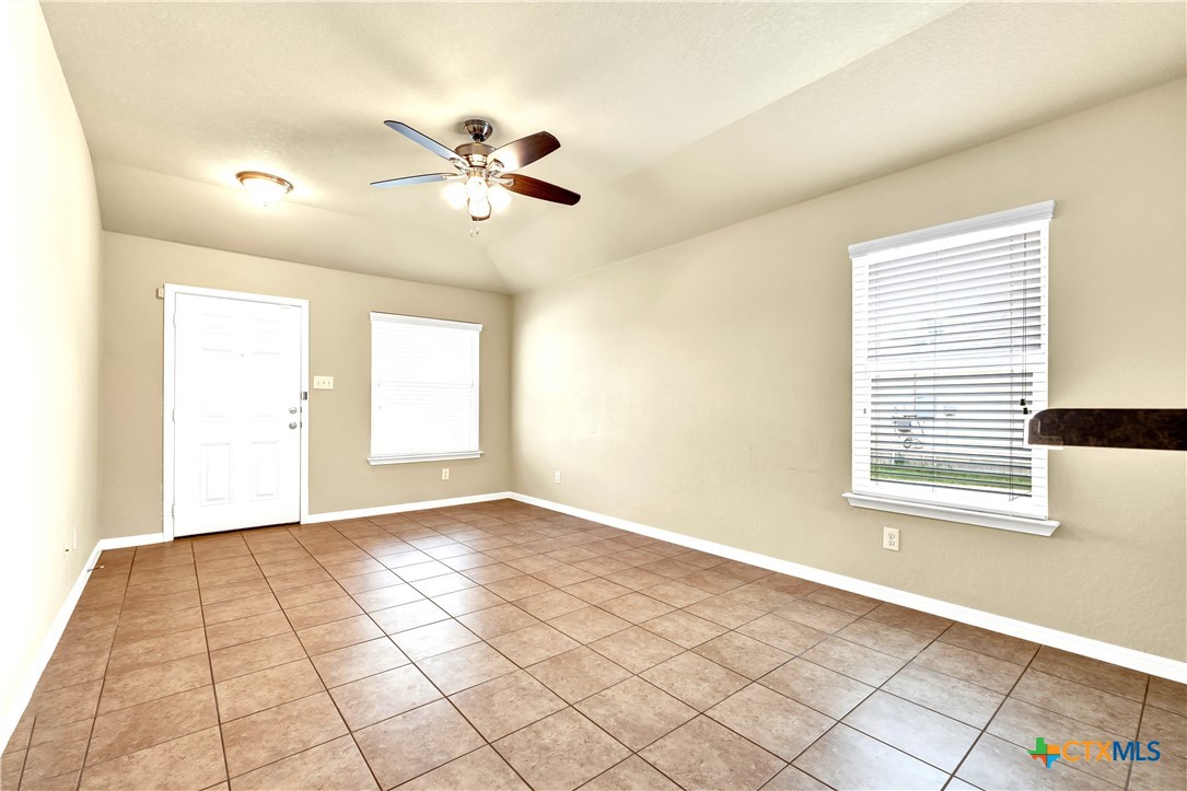 1048 Lilac Wind Property Photo 4