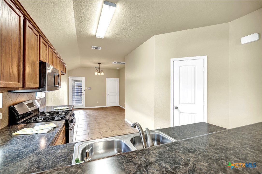 1048 Lilac Wind Property Photo 6