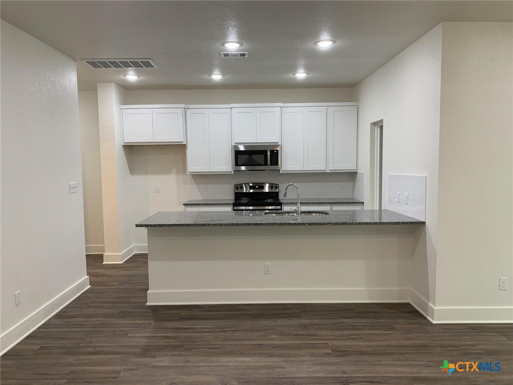 1858 Royal Loop Property Photo 2