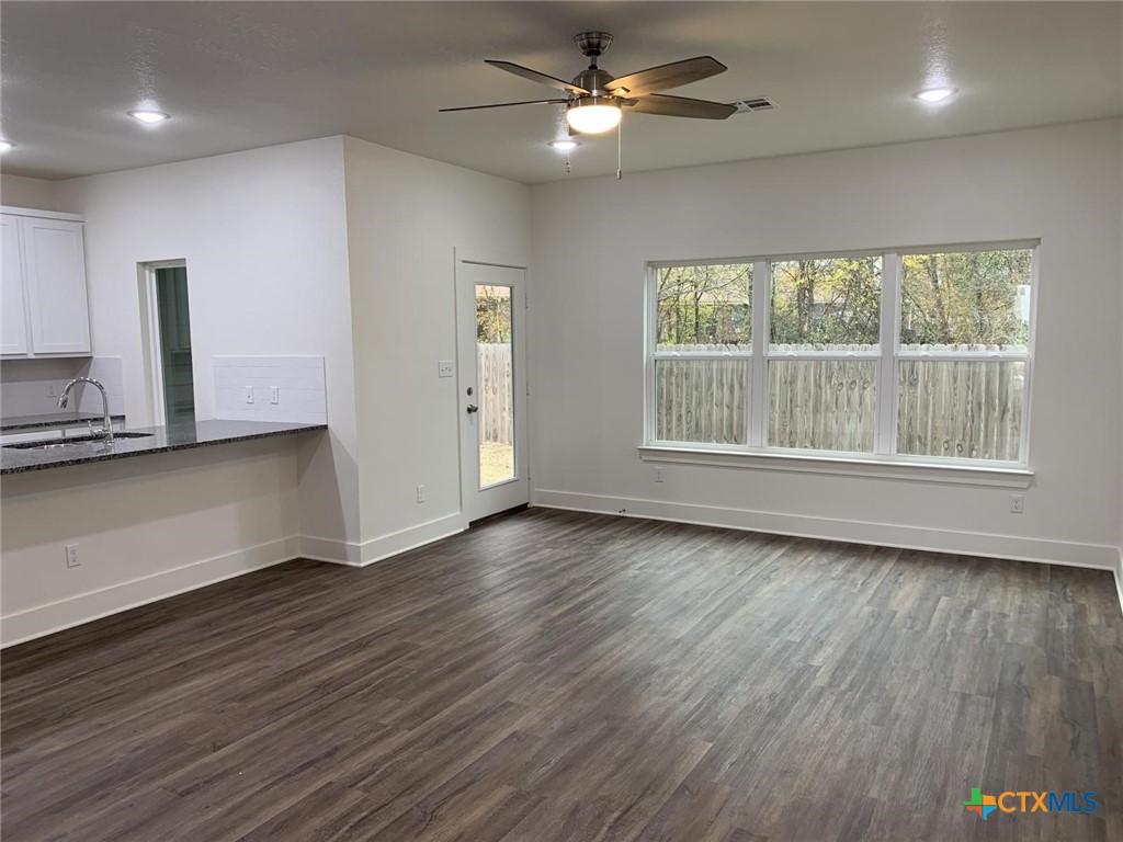 1858 Royal Loop Property Photo 3