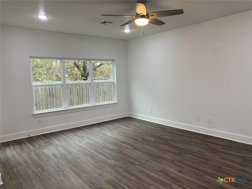 1858 Royal Loop Property Photo 4