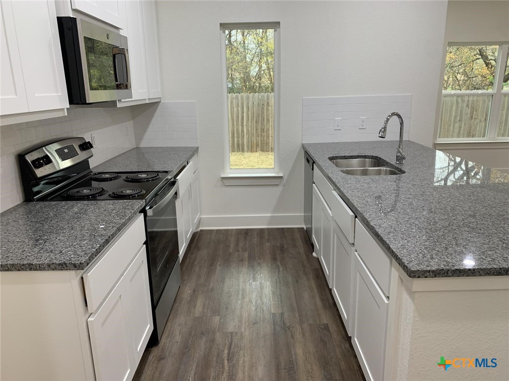 1858 Royal Loop Property Photo 7