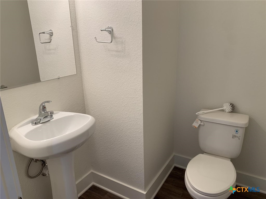 1858 Royal Loop Property Photo 16