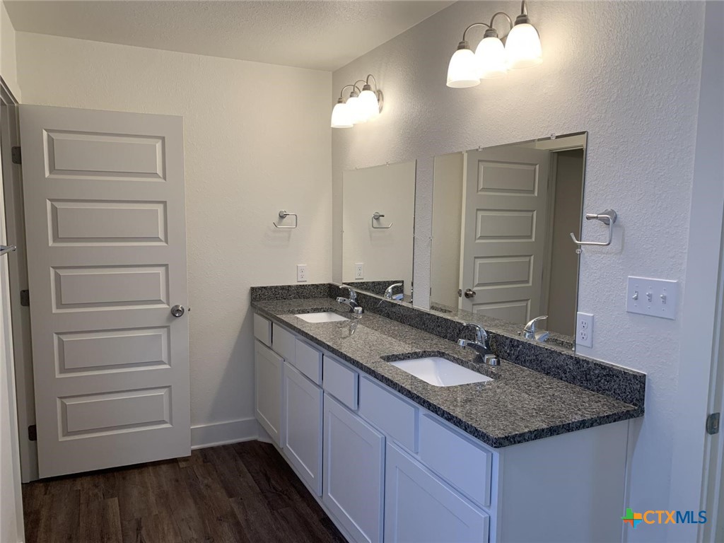 1858 Royal Loop Property Photo 17