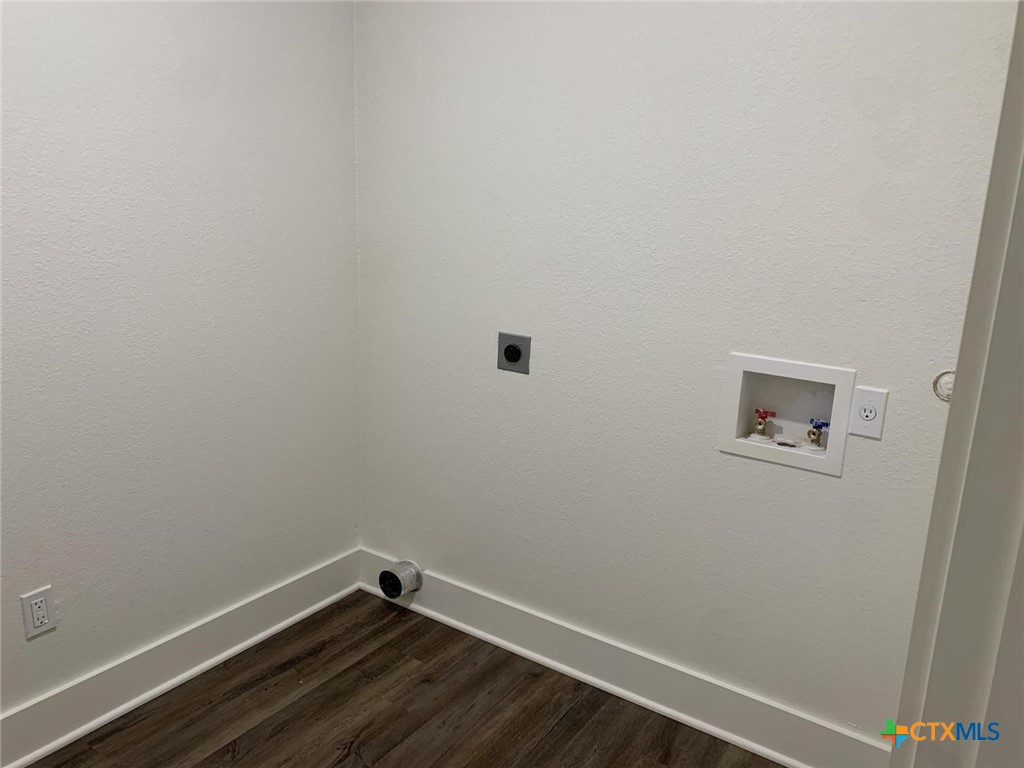 1858 Royal Loop Property Photo 19