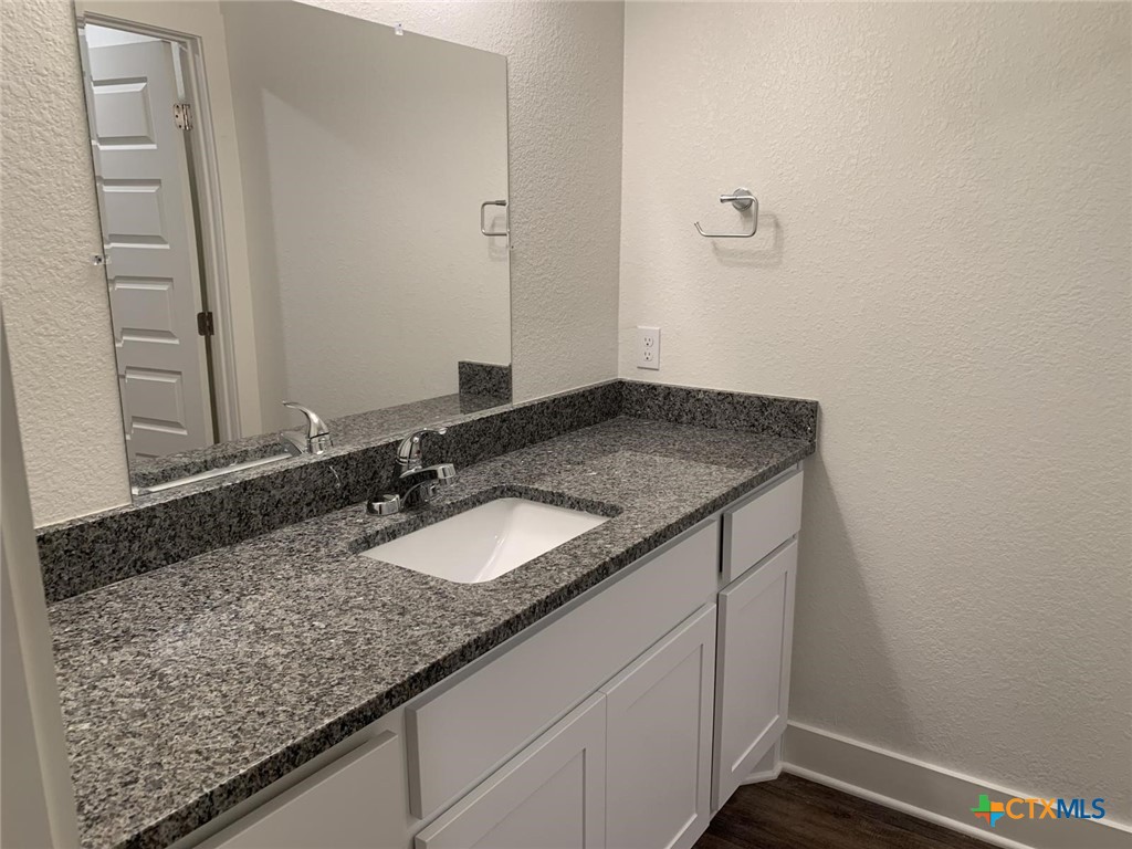 1858 Royal Loop Property Photo 21