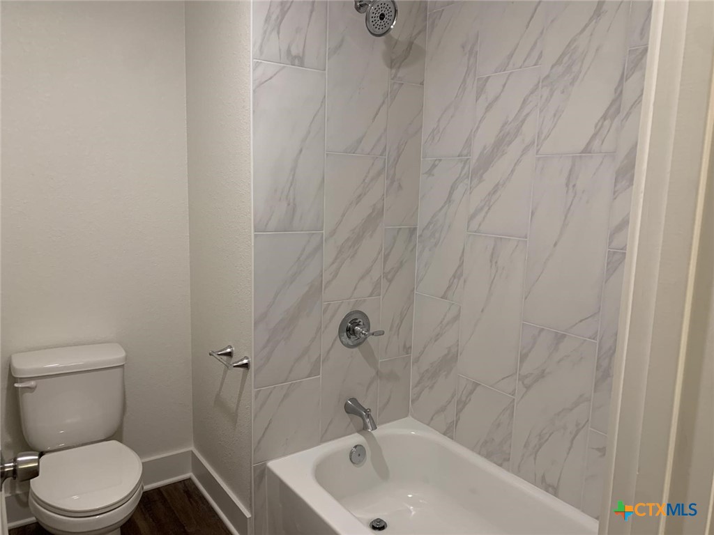 1858 Royal Loop Property Photo 22