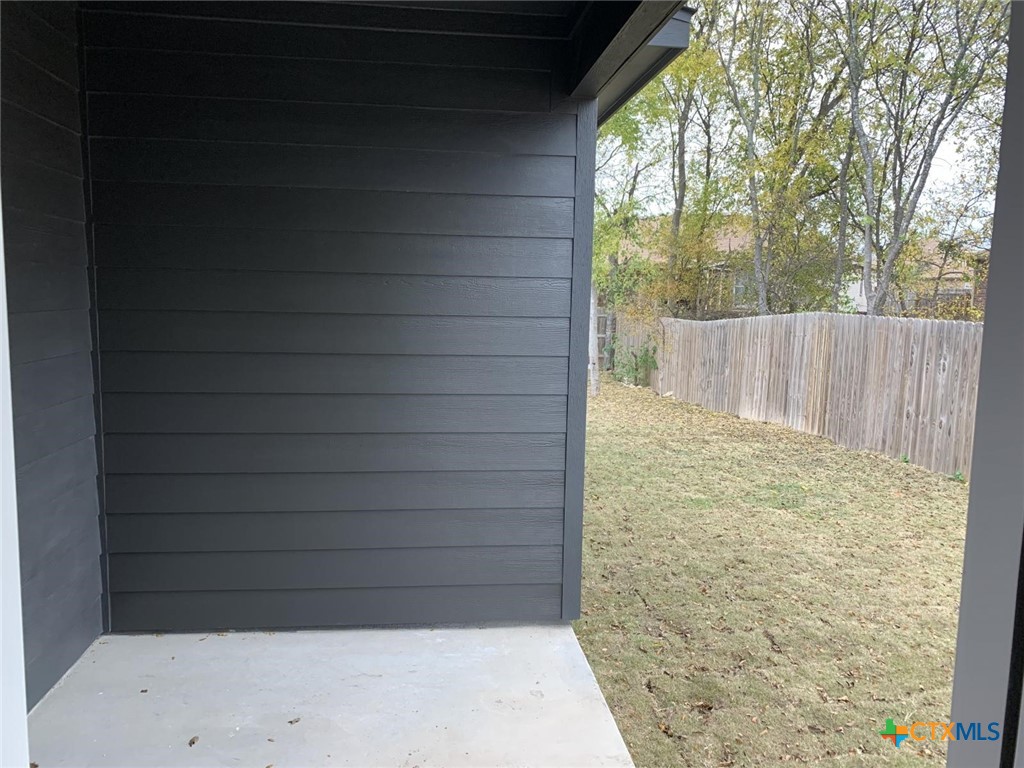 1858 Royal Loop Property Photo 23