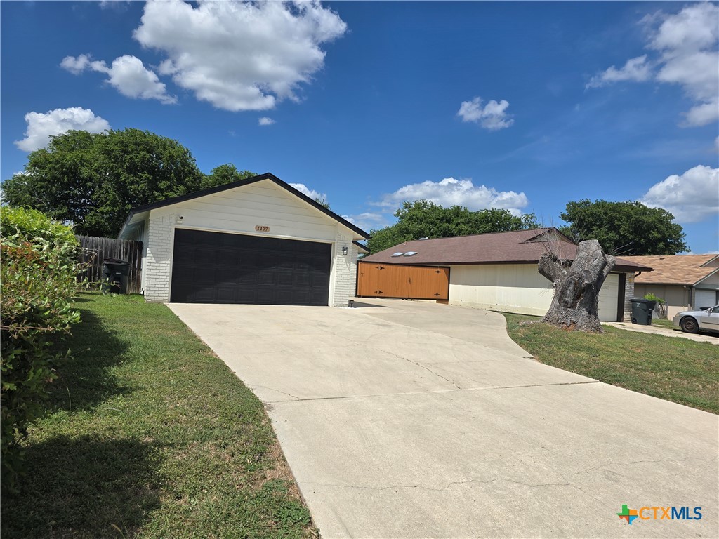 2207 Coach Drive Property Photo 4
