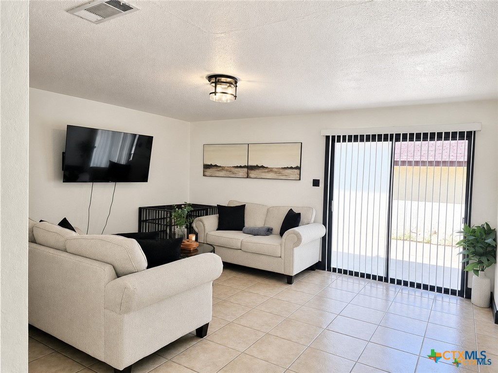 2207 Coach Drive Property Photo 5