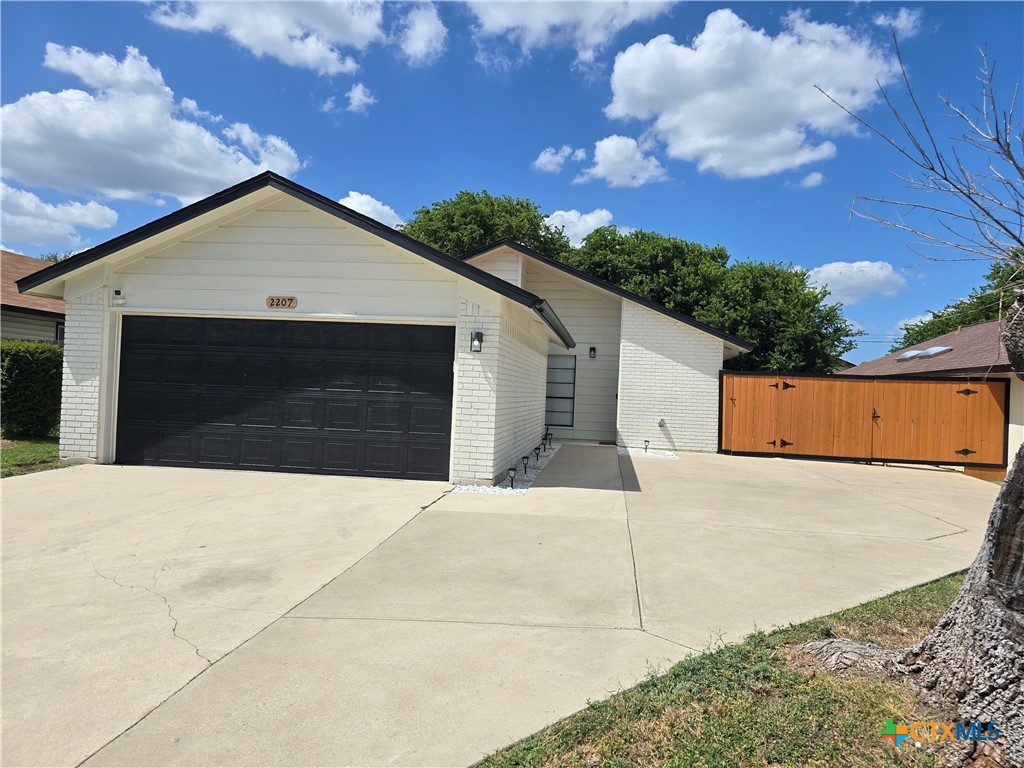 2207 Coach Drive Property Photo 28