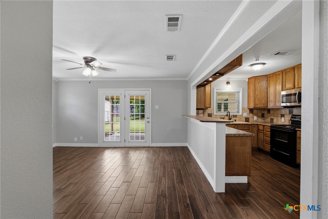 2809 Shady Hill Drive Property Photo 8