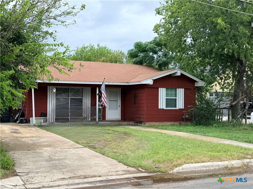 1114 Reyes Street Property Photo 1