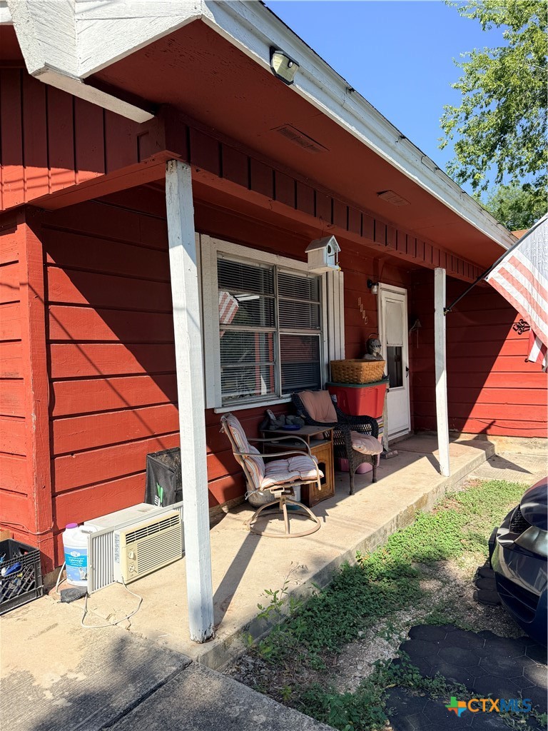 1114 Reyes Street Property Photo 3