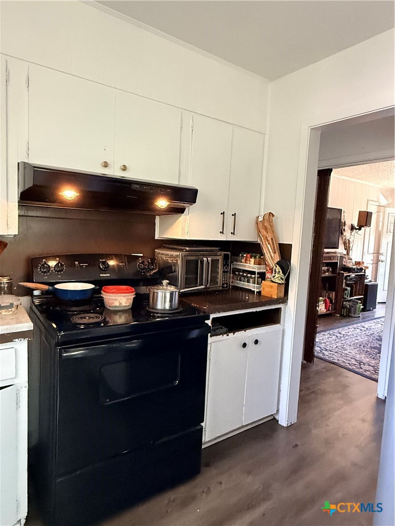 1114 Reyes Street Property Photo 7