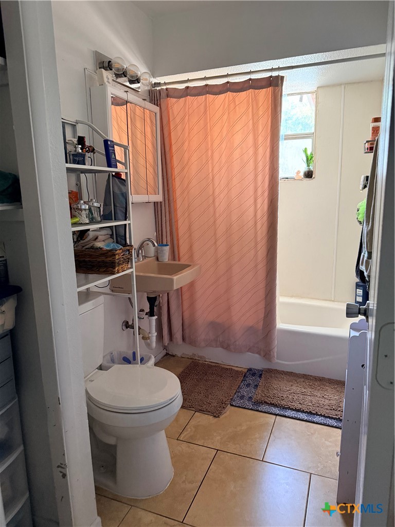 1114 Reyes Street Property Photo 12