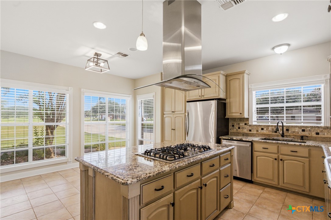 273 Shannon Valley Drive Property Photo 4