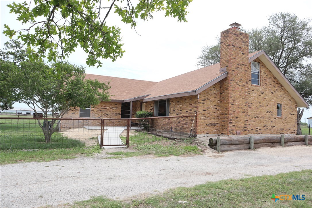 707 Old Seguin Luling Property Photo 1
