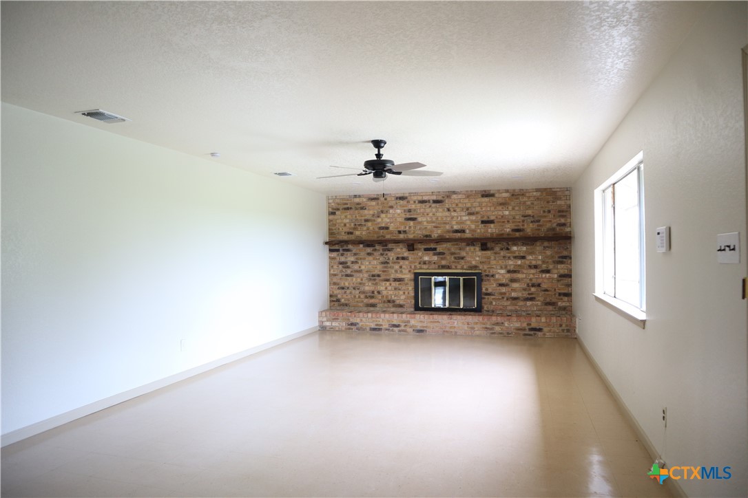 707 Old Seguin Luling Property Photo 3