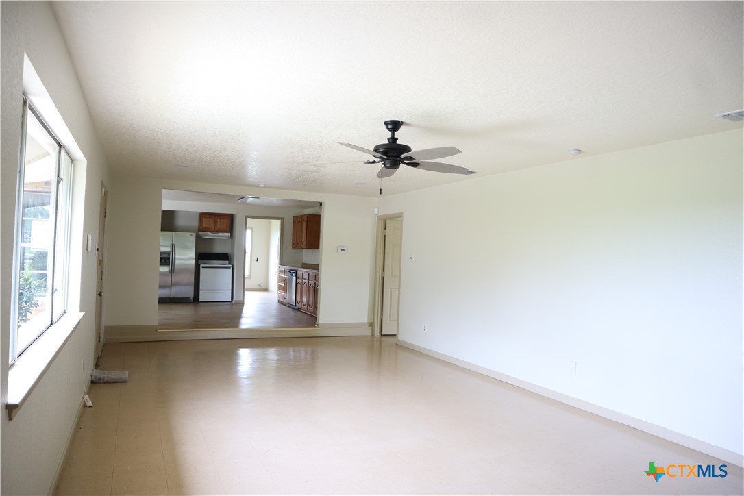707 Old Seguin Luling Property Photo 4