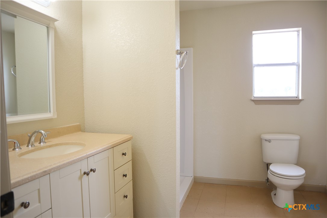 707 Old Seguin Luling Property Photo 8