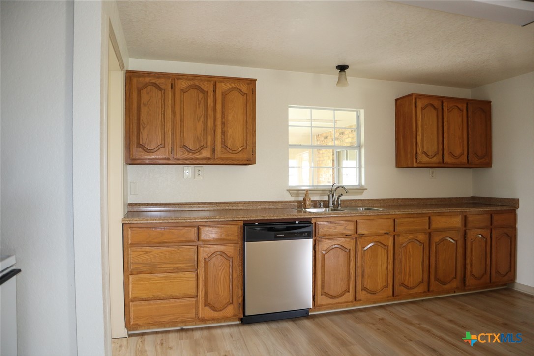 707 Old Seguin Luling Property Photo 10