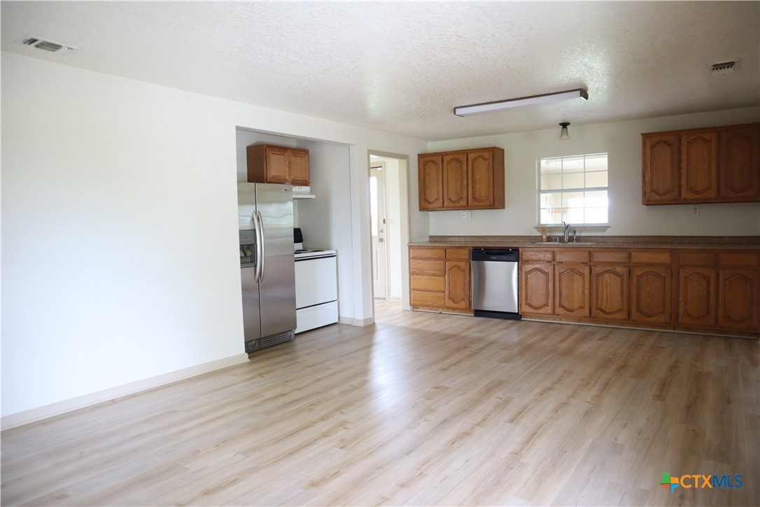 707 Old Seguin Luling Property Photo 11