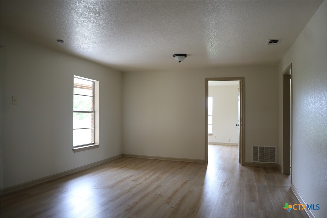 707 Old Seguin Luling Property Photo 15