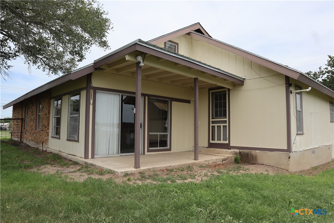 707 Old Seguin Luling Property Photo 19